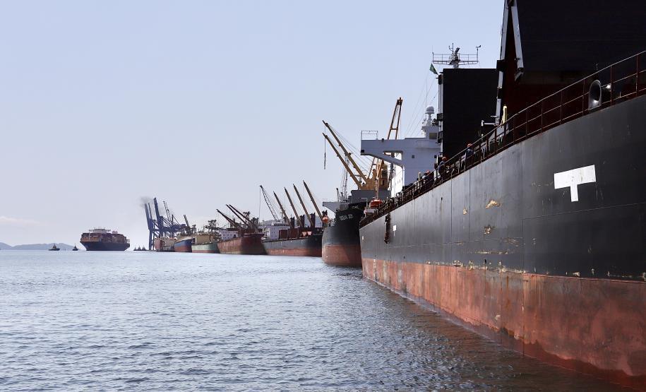 Otimização do uso do espaço de acostagem reflete positivamente em toda a comunidade portuária e agentes envolvidos nas operações. Manutenção do ritmo é possível graças aos investimentos contínuos em infraestrutura e aos esforços da comunidade e dos trabalhadores portuários.