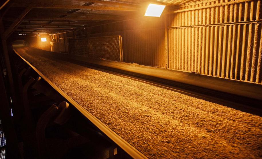 Volume é 9% maior que o de 2019, que havia registrado a maior marca até então. Neste ano, recorde foi batida já em 30 de novembro, com 53,3 milhões de toneladas. Apesar da pandemia, houve aumento na movimentação de açúcar, soja, óleo vegetal, derivado de petróleo, contêineres e fertilizantes.