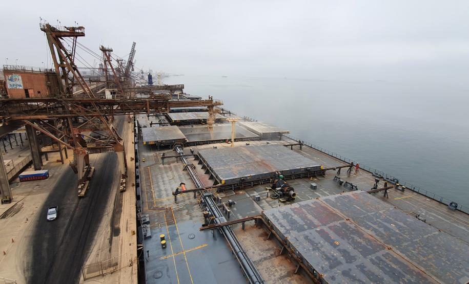 Movimentação histórica de mais de 55 milhões de toneladas de carga movimentada, o maior número de caminhões recebidos no Pátio de Triagem, maior navio de grãos já recebido, entre outros, fizeram com que os portos de Paranaguá e Antonina se destacassem no setor portuário brasileiro.