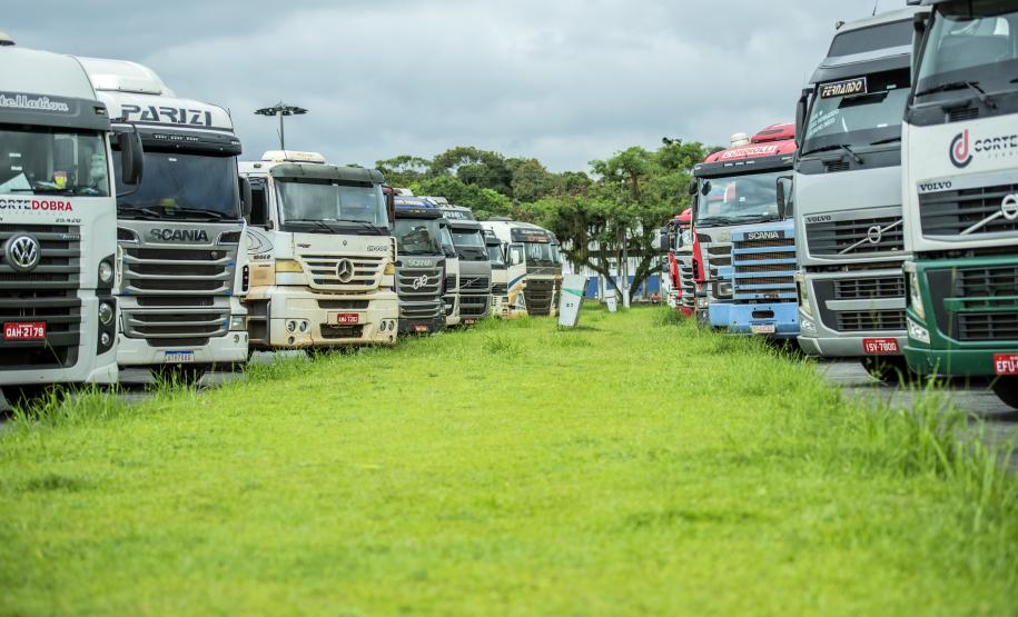 Movimentação histórica de mais de 55 milhões de toneladas de carga movimentada, o maior número de caminhões recebidos no Pátio de Triagem, maior navio de grãos já recebido, entre outros, fizeram com que os portos de Paranaguá e Antonina se destacassem no setor portuário brasileiro.
