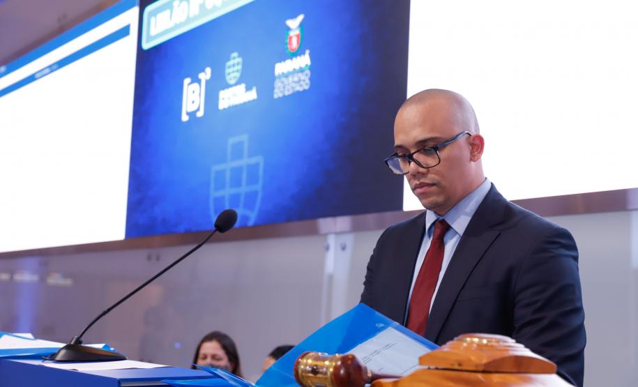 Paraná passa a ser o primeiro Estado do Brasil a conceder um terminal portuário por decisão própria. O terminal PAR12 tem 74,1 mil metros quadrados de área e capacidade estática para 4 mil veículos e armazenagem anual de 120 mil veículos.