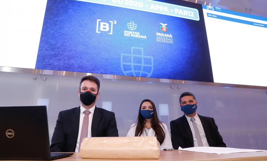 Paraná passa a ser o primeiro Estado do Brasil a conceder um terminal portuário por decisão própria. O terminal PAR12 tem 74,1 mil metros quadrados de área e capacidade estática para 4 mil veículos e armazenagem anual de 120 mil veículos.
