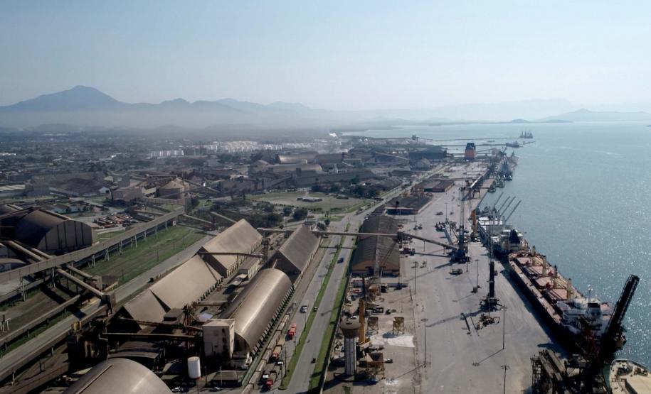 Volume é 9% maior que o de 2019, que havia registrado a maior marca até então. Neste ano, recorde foi batida já em 30 de novembro, com 53,3 milhões de toneladas. Apesar da pandemia, houve aumento na movimentação de açúcar, soja, óleo vegetal, derivado de petróleo, contêineres e fertilizantes.