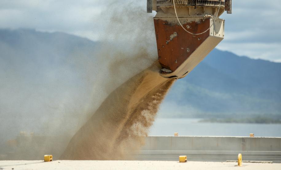 Com os dados do mês de novembro consolidados, os Portos do Paraná completam 53.561.238 toneladas movimentadas nos 11 meses de 2020. O volume é 9% maior que o alcançado no mesmo período de 2019 e 0,36% maior que o registrado durante todo o ano passado.