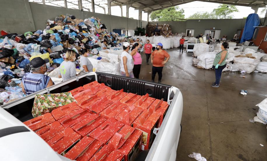 Natal Voluntário faz a alegria de 126 crianças em Paranaguá e Antonina