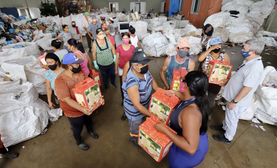 Natal Voluntário faz a alegria de 126 crianças em Paranaguá e Antonina