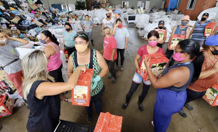 Natal Voluntário faz a alegria de 126 crianças em Paranaguá e Antonina