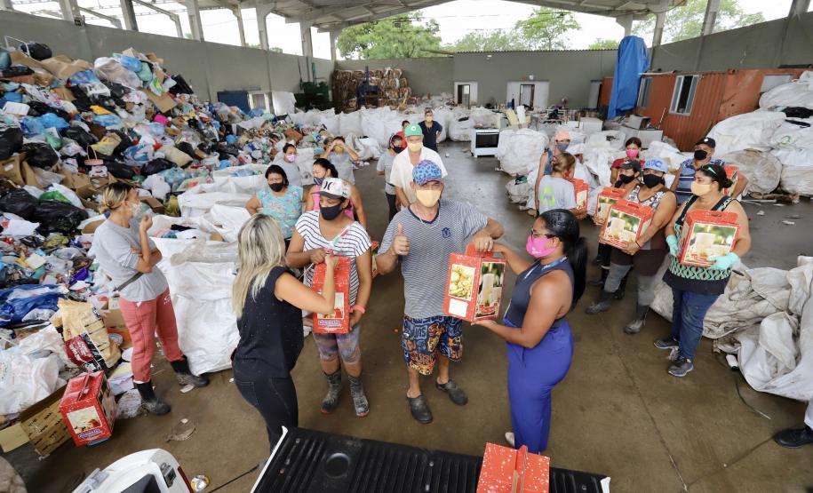 Natal Voluntário faz a alegria de 126 crianças em Paranaguá e Antonina