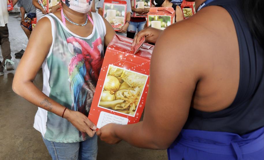 Natal Voluntário faz a alegria de 126 crianças em Paranaguá e Antonina