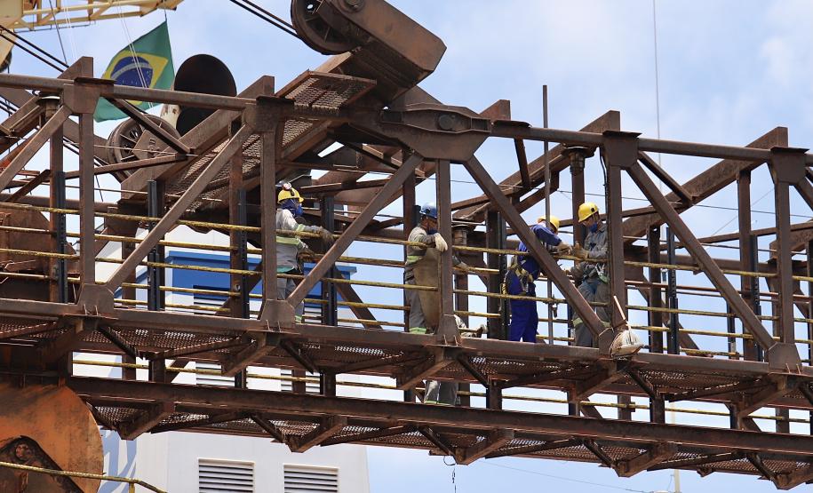 Em parceria com as associações de operadores portuários, empresa Portos do Paraná inicia manutenção corretiva e preventiva do complexo de escoamento dos grãos e farelos no Porto de Paranaguá. Foco é atender a demanda de escoamento da soja que deve se intensificar a partir do final de fevereiro.