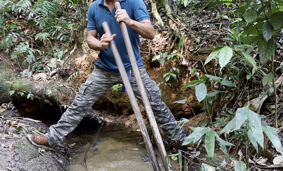 Estiagem comprometeu o abastecimento de comunidades e ilhas. Ação é realizada no âmbito de licenciamento ambiental do Porto de Paranaguá