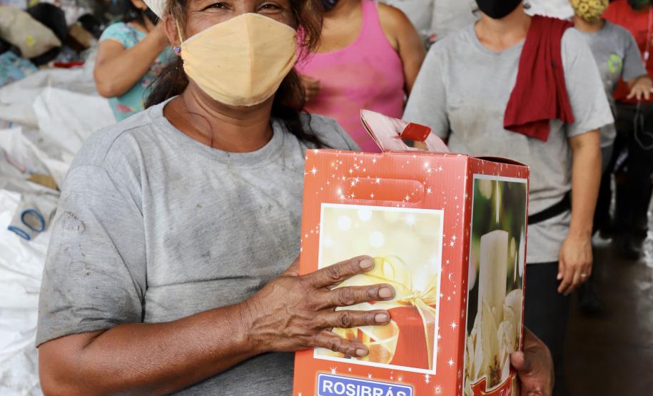 Natal Voluntário faz a alegria de 126 crianças em Paranaguá e Antonina