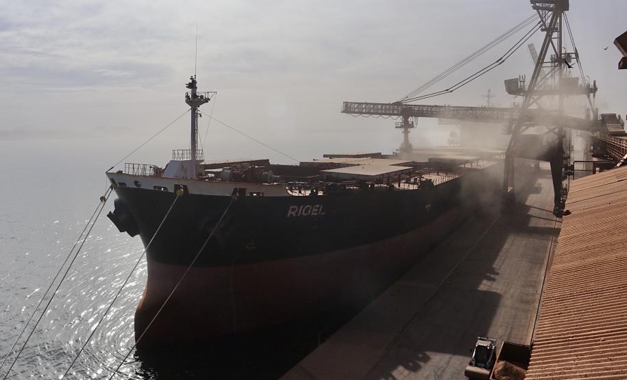 Movimentação histórica de mais de 55 milhões de toneladas de carga movimentada, o maior número de caminhões recebidos no Pátio de Triagem, maior navio de grãos já recebido, entre outros, fizeram com que os portos de Paranaguá e Antonina se destacassem no setor portuário brasileiro.