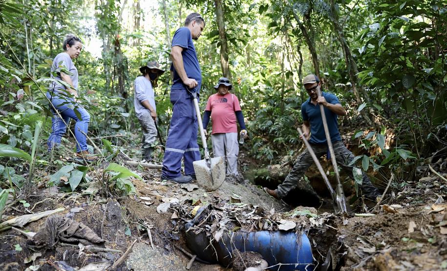 Estiagem comprometeu o abastecimento de comunidades e ilhas. Ação é realizada no âmbito de licenciamento ambiental do Porto de Paranaguá