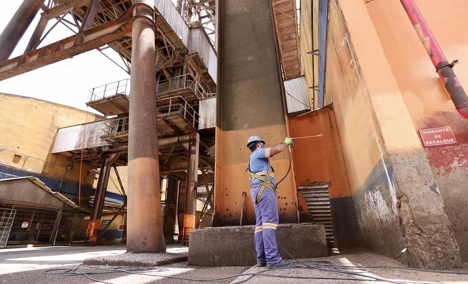 Em parceria com as associações de operadores portuários, empresa Portos do Paraná inicia manutenção corretiva e preventiva do complexo de escoamento dos grãos e farelos no Porto de Paranaguá. Foco é atender a demanda de escoamento da soja que deve se intensificar a partir do final de fevereiro.