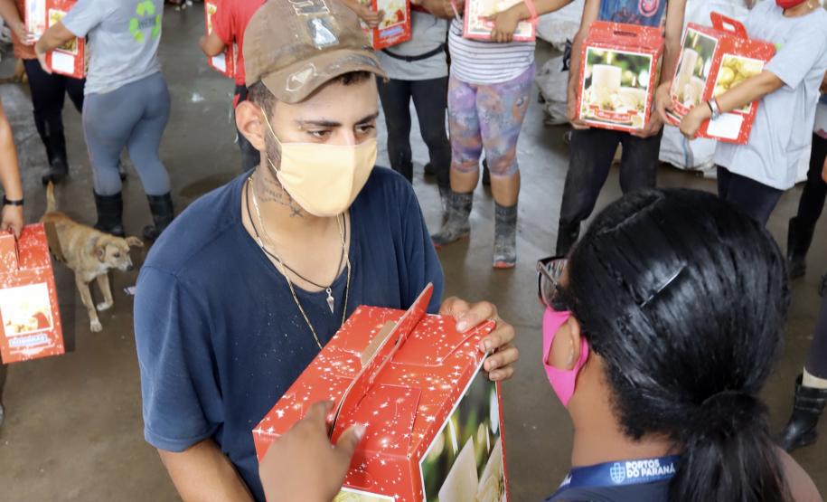 Natal Voluntário faz a alegria de 126 crianças em Paranaguá e Antonina