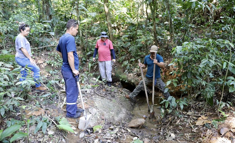 Estiagem comprometeu o abastecimento de comunidades e ilhas. Ação é realizada no âmbito de licenciamento ambiental do Porto de Paranaguá