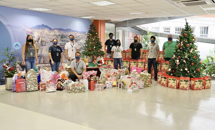 Natal Voluntário faz a alegria de 126 crianças em Paranaguá e Antonina