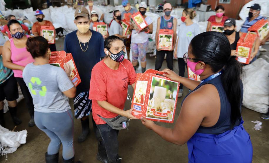 Natal Voluntário faz a alegria de 126 crianças em Paranaguá e Antonina