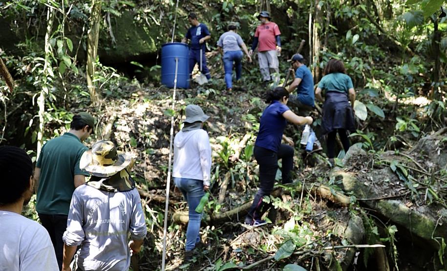 Estiagem comprometeu o abastecimento de comunidades e ilhas. Ação é realizada no âmbito de licenciamento ambiental do Porto de Paranaguá