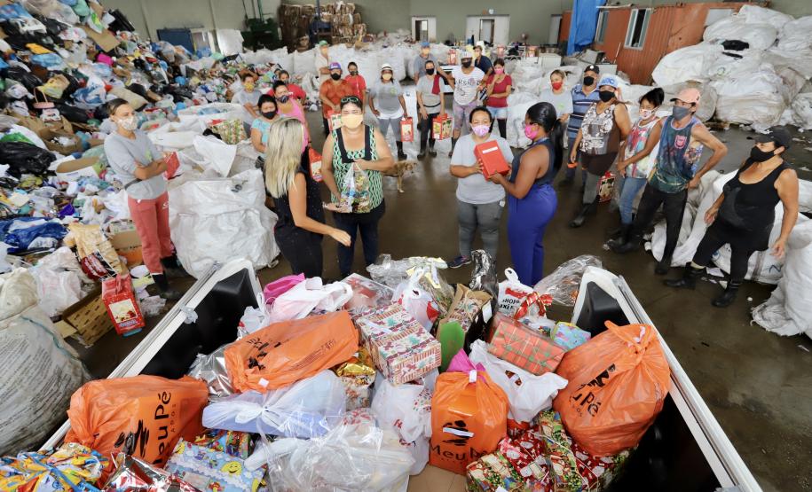 Natal Voluntário faz a alegria de 126 crianças em Paranaguá e Antonina