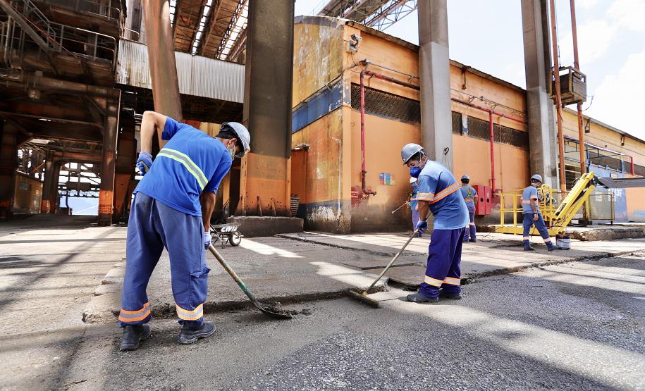 Em parceria com as associações de operadores portuários, empresa Portos do Paraná inicia manutenção corretiva e preventiva do complexo de escoamento dos grãos e farelos no Porto de Paranaguá. Foco é atender a demanda de escoamento da soja que deve se intensificar a partir do final de fevereiro.