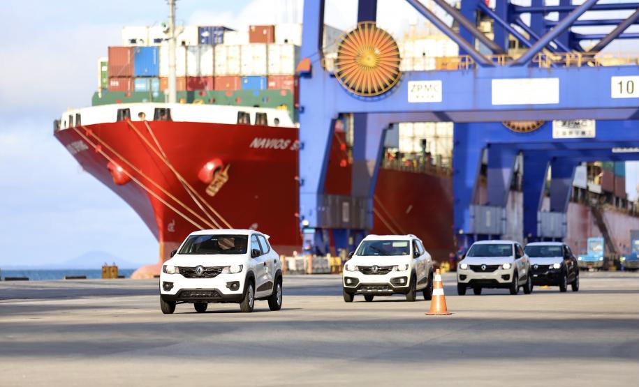 Movimentação histórica de mais de 55 milhões de toneladas de carga movimentada, o maior número de caminhões recebidos no Pátio de Triagem, maior navio de grãos já recebido, entre outros, fizeram com que os portos de Paranaguá e Antonina se destacassem no setor portuário brasileiro.