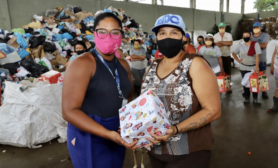 Natal Voluntário faz a alegria de 126 crianças em Paranaguá e Antonina