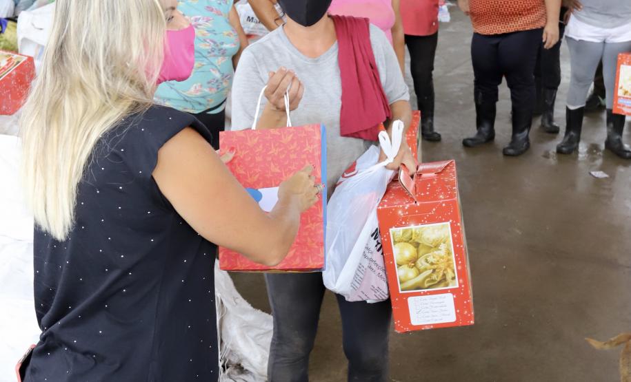 Natal Voluntário faz a alegria de 126 crianças em Paranaguá e Antonina