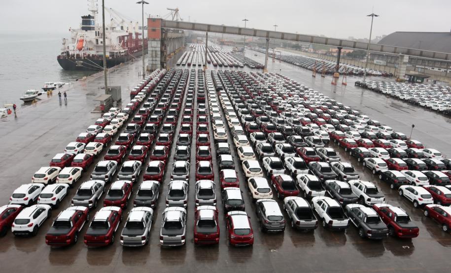 Movimentação histórica de mais de 55 milhões de toneladas de carga movimentada, o maior número de caminhões recebidos no Pátio de Triagem, maior navio de grãos já recebido, entre outros, fizeram com que os portos de Paranaguá e Antonina se destacassem no setor portuário brasileiro.