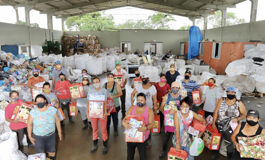 Natal Voluntário faz a alegria de 126 crianças em Paranaguá e Antonina