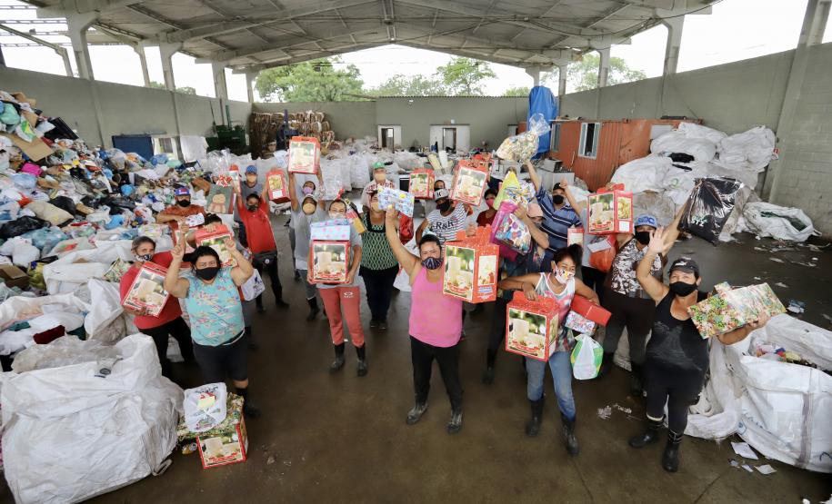 Natal Voluntário faz a alegria de 126 crianças em Paranaguá e Antonina