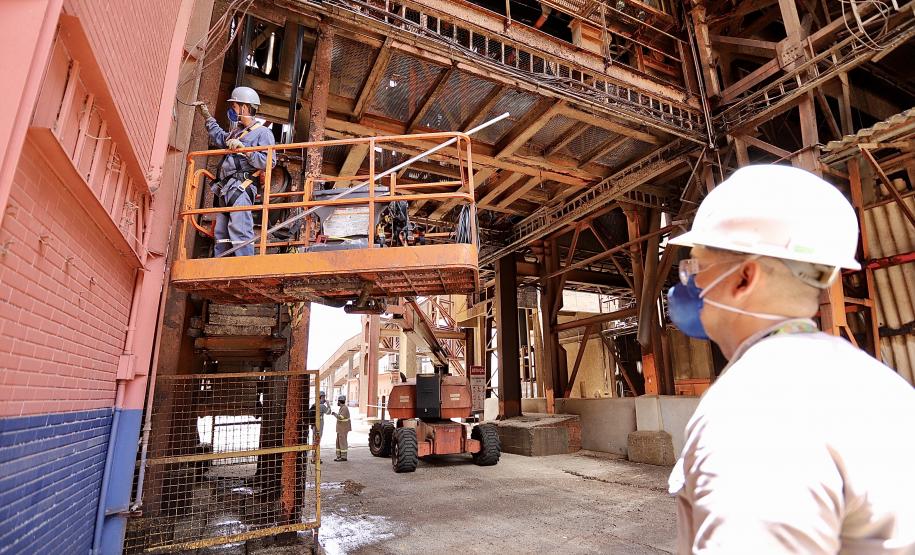 Em parceria com as associações de operadores portuários, empresa Portos do Paraná inicia manutenção corretiva e preventiva do complexo de escoamento dos grãos e farelos no Porto de Paranaguá. Foco é atender a demanda de escoamento da soja que deve se intensificar a partir do final de fevereiro.
