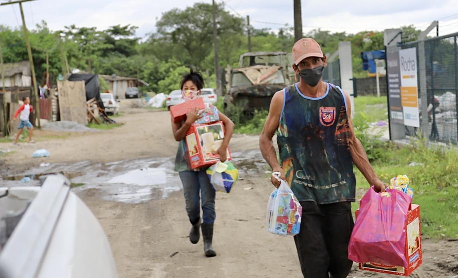 Natal Voluntário faz a alegria de 126 crianças em Paranaguá e Antonina