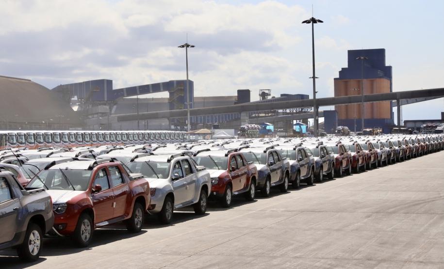 Movimentação histórica de mais de 55 milhões de toneladas de carga movimentada, o maior número de caminhões recebidos no Pátio de Triagem, maior navio de grãos já recebido, entre outros, fizeram com que os portos de Paranaguá e Antonina se destacassem no setor portuário brasileiro.