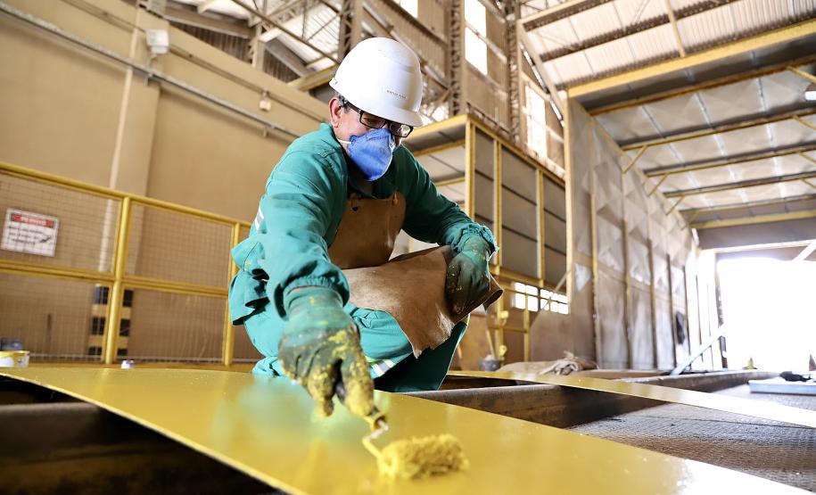 Em parceria com as associações de operadores portuários, empresa Portos do Paraná inicia manutenção corretiva e preventiva do complexo de escoamento dos grãos e farelos no Porto de Paranaguá. Foco é atender a demanda de escoamento da soja que deve se intensificar a partir do final de fevereiro.