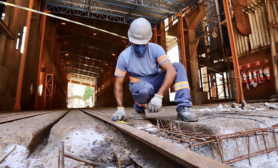 Em parceria com as associações de operadores portuários, empresa Portos do Paraná inicia manutenção corretiva e preventiva do complexo de escoamento dos grãos e farelos no Porto de Paranaguá. Foco é atender a demanda de escoamento da soja que deve se intensificar a partir do final de fevereiro.
