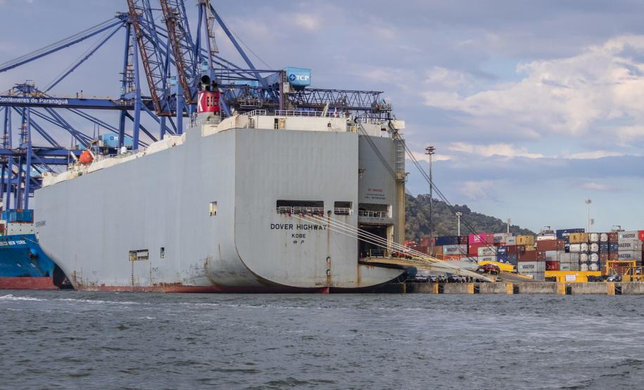 Movimentação histórica de mais de 55 milhões de toneladas de carga movimentada, o maior número de caminhões recebidos no Pátio de Triagem, maior navio de grãos já recebido, entre outros, fizeram com que os portos de Paranaguá e Antonina se destacassem no setor portuário brasileiro.