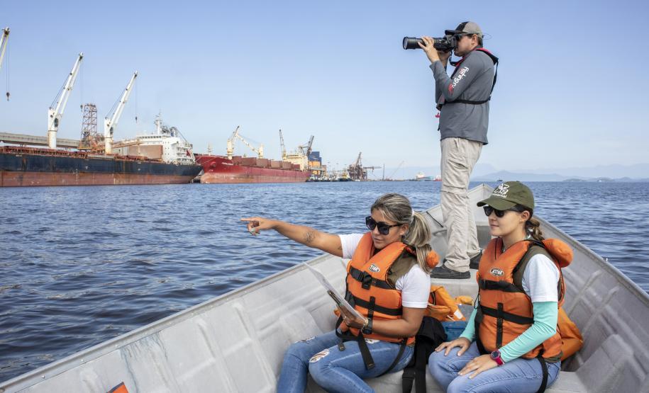 São mais de 20 programas. Além de diretoria específica, com biólogos e engenheiros ambientais, porto conta com uma empresa contratada exclusivamente para as ações de meio ambiente.