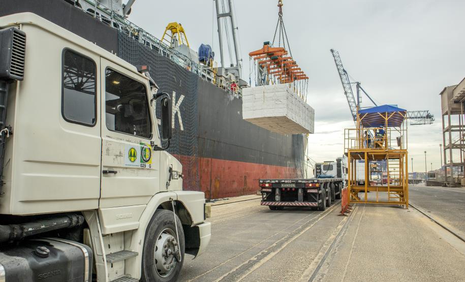 Movimentação histórica de mais de 55 milhões de toneladas de carga movimentada, o maior número de caminhões recebidos no Pátio de Triagem, maior navio de grãos já recebido, entre outros, fizeram com que os portos de Paranaguá e Antonina se destacassem no setor portuário brasileiro.