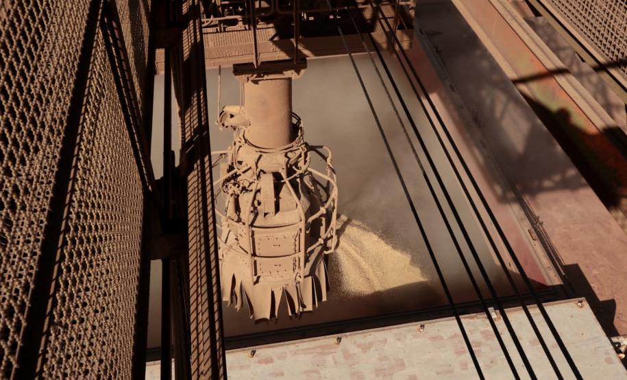 Com os dados do mês de novembro consolidados, os Portos do Paraná completam 53.561.238 toneladas movimentadas nos 11 meses de 2020. O volume é 9% maior que o alcançado no mesmo período de 2019 e 0,36% maior que o registrado durante todo o ano passado.