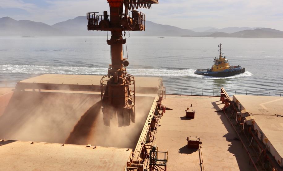 Com os dados do mês de novembro consolidados, os Portos do Paraná completam 53.561.238 toneladas movimentadas nos 11 meses de 2020. O volume é 9% maior que o alcançado no mesmo período de 2019 e 0,36% maior que o registrado durante todo o ano passado.