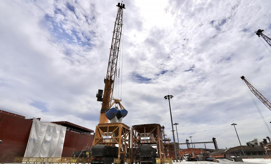 Navios maiores poderão atracar no cais comercial do porto de Paranaguá trazendo uma carga e se habilitar para retornar com a soja do Corredor de Exportação. Ensaio foi com a embarcação Tramp Lady, que descarregou de 41.748 toneladas de fertilizante.