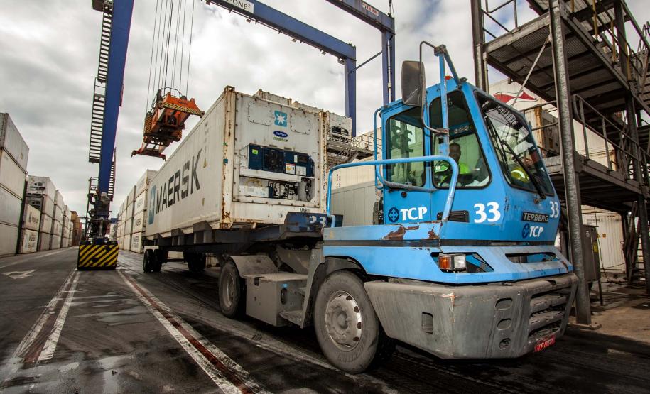 Estado mantém a 3ª posição no ranking nacional das exportações do setor em 2020. O Brasil somou US$ 100,81 bilhões no ano passado em vendas externas do agro, e o Paraná contribuiu com 13,18% do total.