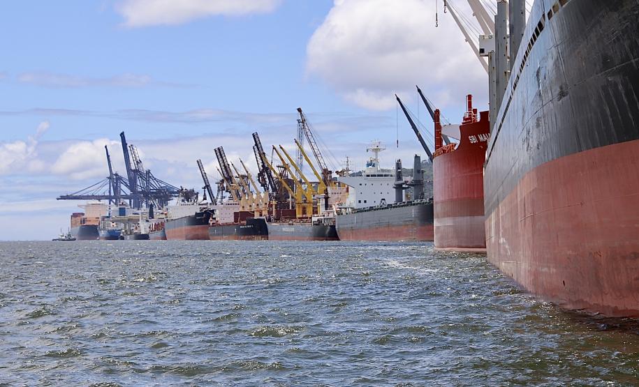 Números divulgados pela empresa pública Portos do Paraná mostram alta de 8% em relação ao recorde anterior (de 2019) e confirmam o melhor ano das exportações paranaenses. Compartilhar