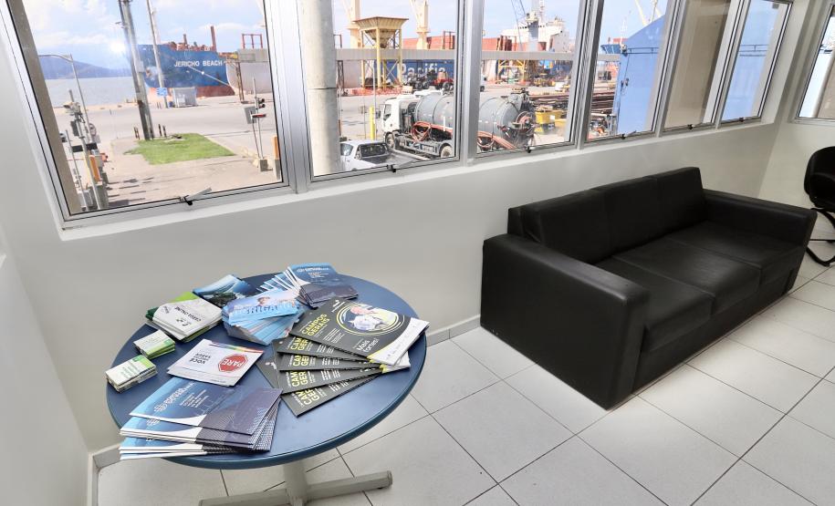 Visando dar mais conforto a quem opera e trabalha no porto de Paranaguá, acompanhantes ganham sala de espera e mulheres banheiros exclusivos na faixa portuária