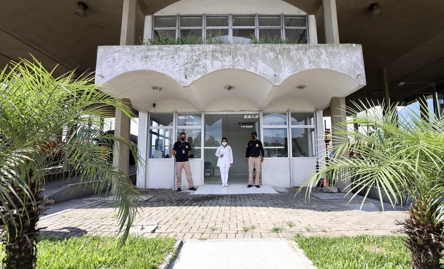 Visando dar mais conforto a quem opera e trabalha no porto de Paranaguá, acompanhantes ganham sala de espera e mulheres banheiros exclusivos na faixa portuária