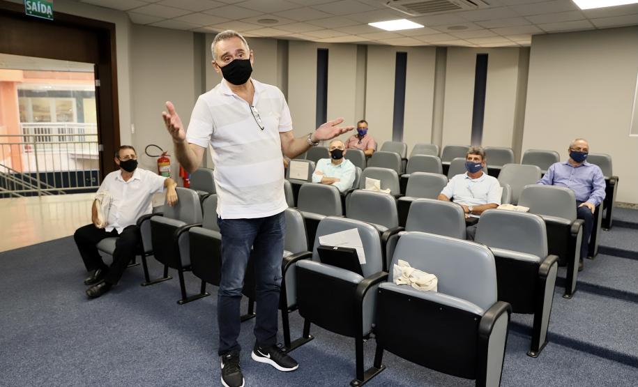 A Portos do Paraná encerrou nesta quarta-feira, dia 27, a entrega das homenagens aos colaboradores com mais tempo de empresa. Foram 38 portuários que receberam uma placa de agradecimento pelos mais de 40 anos de dedicação à empresa pública.