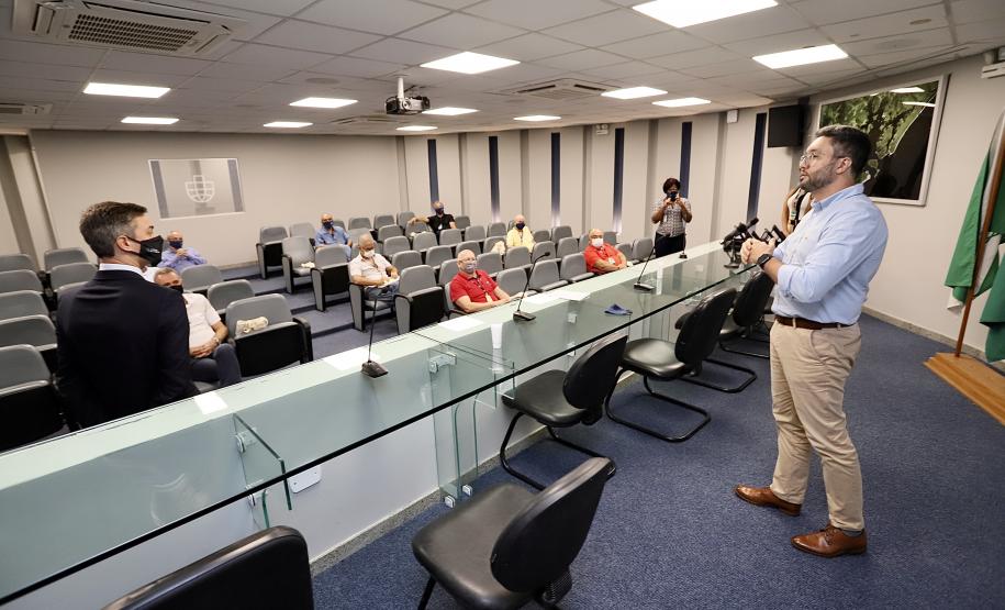 Na semana do Dia do Portuário, 39 colaboradores com mais de 40 anos de casa recebem placa de agradecimento pelos serviços prestados.