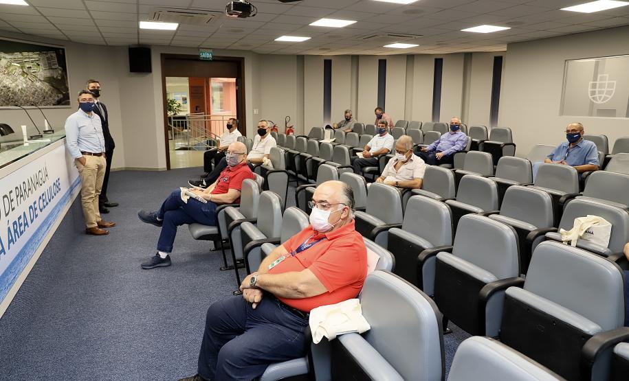 A Portos do Paraná encerrou nesta quarta-feira, dia 27, a entrega das homenagens aos colaboradores com mais tempo de empresa. Foram 38 portuários que receberam uma placa de agradecimento pelos mais de 40 anos de dedicação à empresa pública.